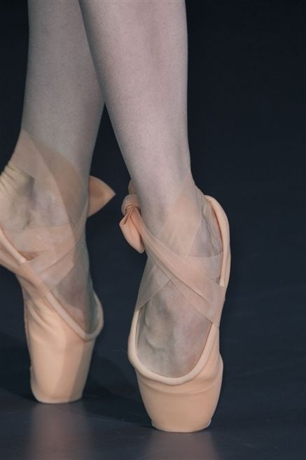 Leg, Human leg, Joint, Foot, Toe, Beige, Ankle, Calf, Ballet shoe, Dancing shoe, 
