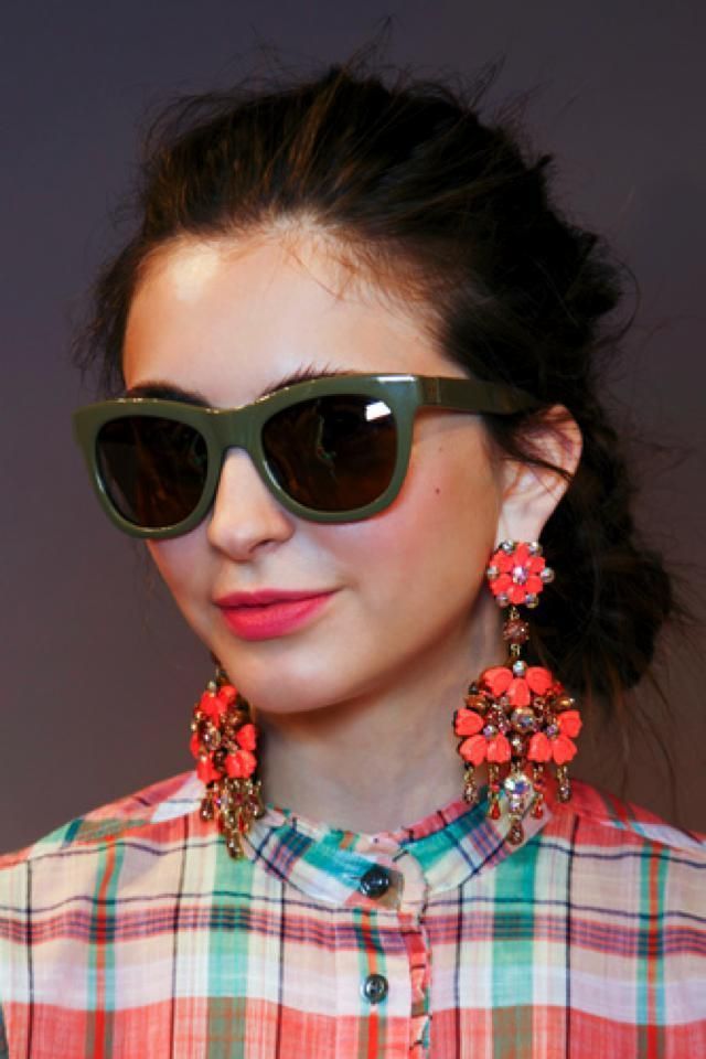 Clothing, Eyewear, Glasses, Ear, Vision care, Earrings, Lip, Goggles, Plaid, Hairstyle, 