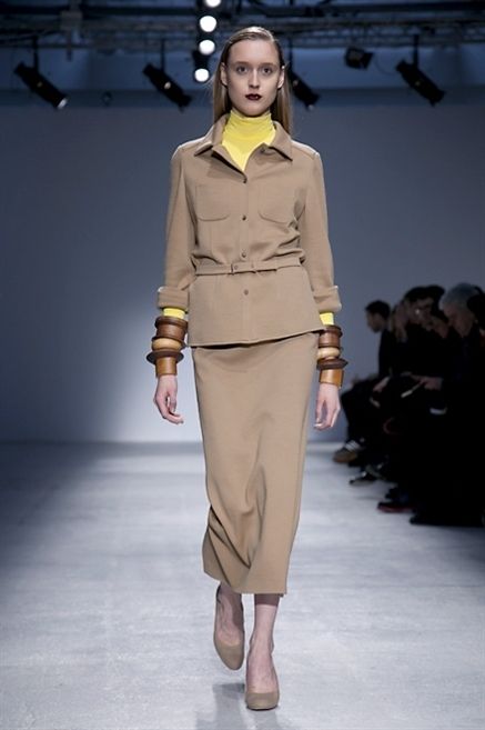 Brown, Fashion show, Joint, Outerwear, Runway, Style, Fashion model, Khaki, Fashion, Waist, 