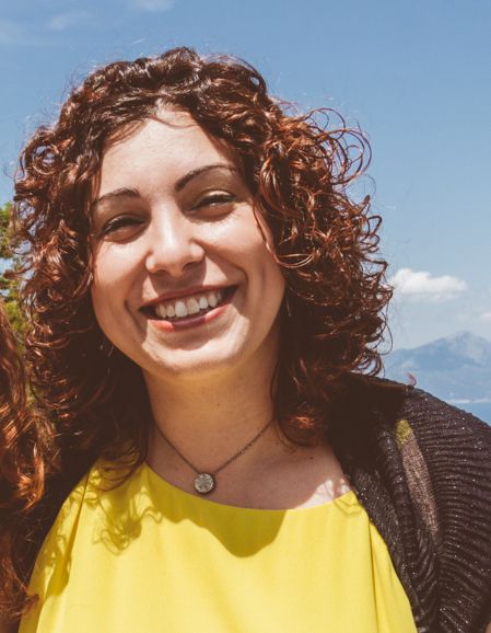 Lip, Hairstyle, Chin, Forehead, Eyebrow, Jewellery, Happy, Facial expression, Tooth, Ringlet, 