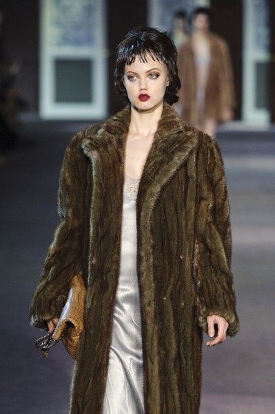 Clothing, Sleeve, Fashion show, Textile, Outerwear, Winter, Fashion model, Style, Fur clothing, Runway, 