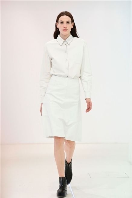 Sleeve, Shoulder, Collar, Joint, Outerwear, White, Style, Formal wear, Knee, Fashion model, 