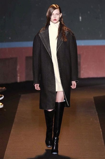 Clothing, Textile, Fashion show, Coat, Outerwear, Style, Runway, Jacket, Knee-high boot, Fashion model, 