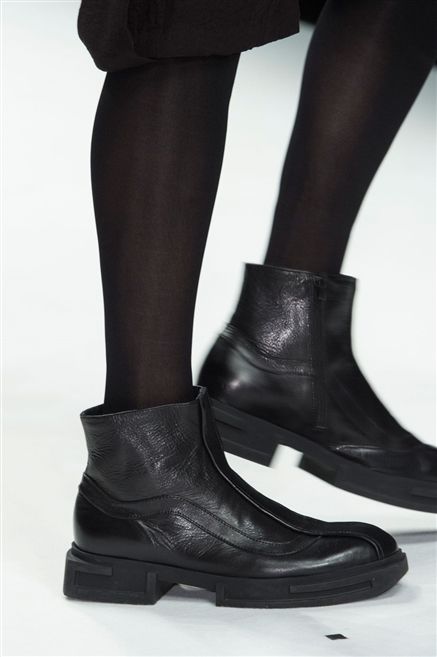 Footwear, Brown, Human leg, Style, Leather, Fashion, Black, Boot, Fashion design, Tights, 
