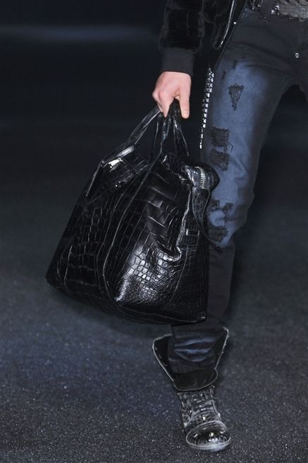 Bag, Leather, Fashion, Black, Shoulder bag, Street fashion, Luggage and bags, Hobo bag, Material property, Strap, 