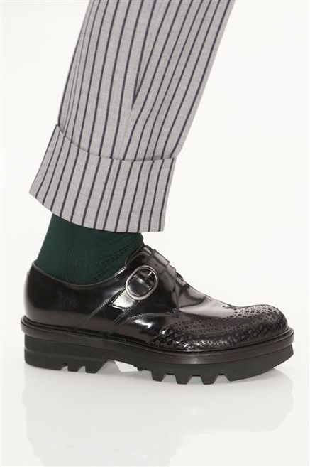 Footwear, Human leg, Style, Black, Grey, Monochrome, Synthetic rubber, Ankle, Silver, Walking shoe, 