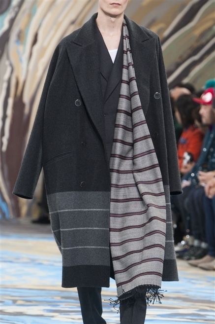 Winter, Sleeve, Fashion show, Textile, Coat, Outerwear, Collar, Jacket, Style, Runway, 