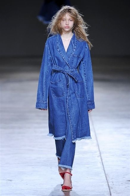Clothing, Blue, Fashion show, Shoulder, Textile, Outerwear, Runway, Style, Winter, Fashion model, 