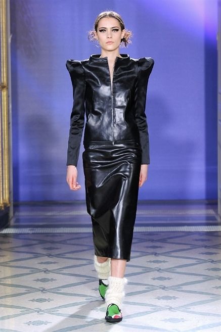 Sleeve, Shoulder, Fashion show, Joint, Outerwear, Waist, Style, Fashion model, Runway, Latex, 