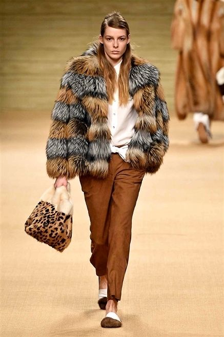 Clothing, Brown, Shoulder, Textile, Joint, Outerwear, Fashion show, Winter, Style, Street fashion, 