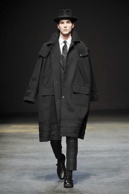 Clothing, Coat, Sleeve, Human body, Collar, Hat, Overcoat, Outerwear, Winter, Fashion show, 