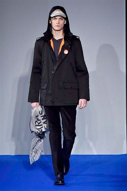 Clothing, Leg, Sleeve, Collar, Shoulder, Textile, Joint, Outerwear, Coat, Fashion show, 