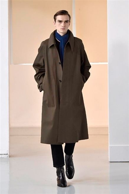 Clothing, Sleeve, Human body, Standing, Joint, Outerwear, Collar, Style, Coat, Floor, 