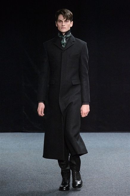 Coat, Sleeve, Collar, Shoe, Outerwear, Formal wear, Style, Fashion show, Blazer, Fashion model, 