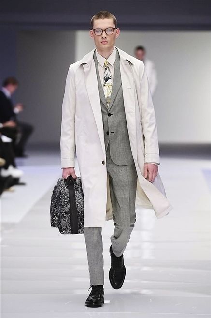 Leg, Fashion show, Human body, Trousers, Coat, Dress shirt, Shirt, Runway, Collar, Joint, 