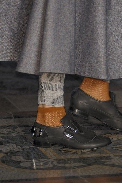 Textile, Human leg, Grey, Street fashion, Leather, Ankle, Silver, Foot, Sandal, Pattern, 