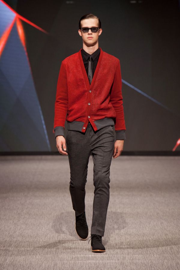 Clothing, Collar, Sleeve, Trousers, Human body, Fashion show, Shoulder, Shirt, Outerwear, Standing, 