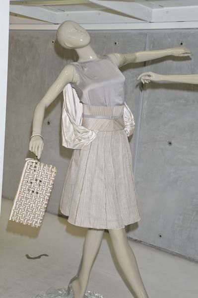 Beige, One-piece garment, Foot, Mannequin, Day dress, Ankle, Silver, Pattern, Sculpture, 