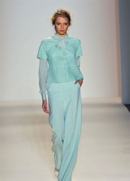 Sleeve, Human body, Shoulder, Joint, Standing, Style, Fashion show, Teal, Aqua, Fashion, 