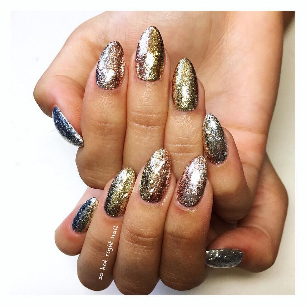 <p>Combining the nail super forces of glitter polish and ombré is nail artist&nbsp;Bel Fountain-Townsend<span class="redactor-invisible-space" data-verified="redactor" data-redactor-tag="span" data-redactor-class="redactor-invisible-space">'s "Glitter Bombre". Fade your favorite shades of gold and copper from left to right for this high-shine look.&nbsp;&nbsp;</span></p><p><em data-redactor-tag="em" data-verified="redactor">Design by&nbsp;<span class="redactor-invisible-space" data-verified="redactor" data-redactor-tag="span" data-redactor-class="redactor-invisible-space"></span><a href="https://www.instagram.com/p/BLj4u4KheR2/" target="_blank">@sohotrightnail</a></em><span class="redactor-invisible-space" data-verified="redactor" data-redactor-tag="span" data-redactor-class="redactor-invisible-space"><em data-redactor-tag="em" data-verified="redactor"></em></span></p>