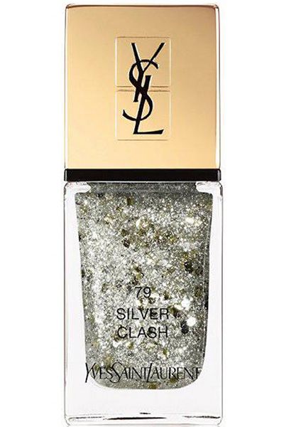 <p>Effetto glitter per lo smalto Yves Saint Laurent Silver Clash</p>