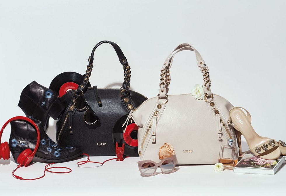 Bag, Carmine, Shoulder bag, Beige, Wire, Leather, Machine, Still life photography, Sandal, Silver, 