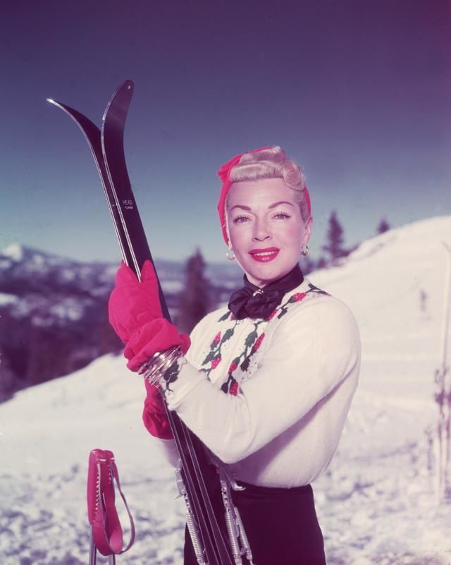<p>L'attrice americana è impeccabile anche sulle piste da sci, con rossetto e guanti in pendant.</p>
