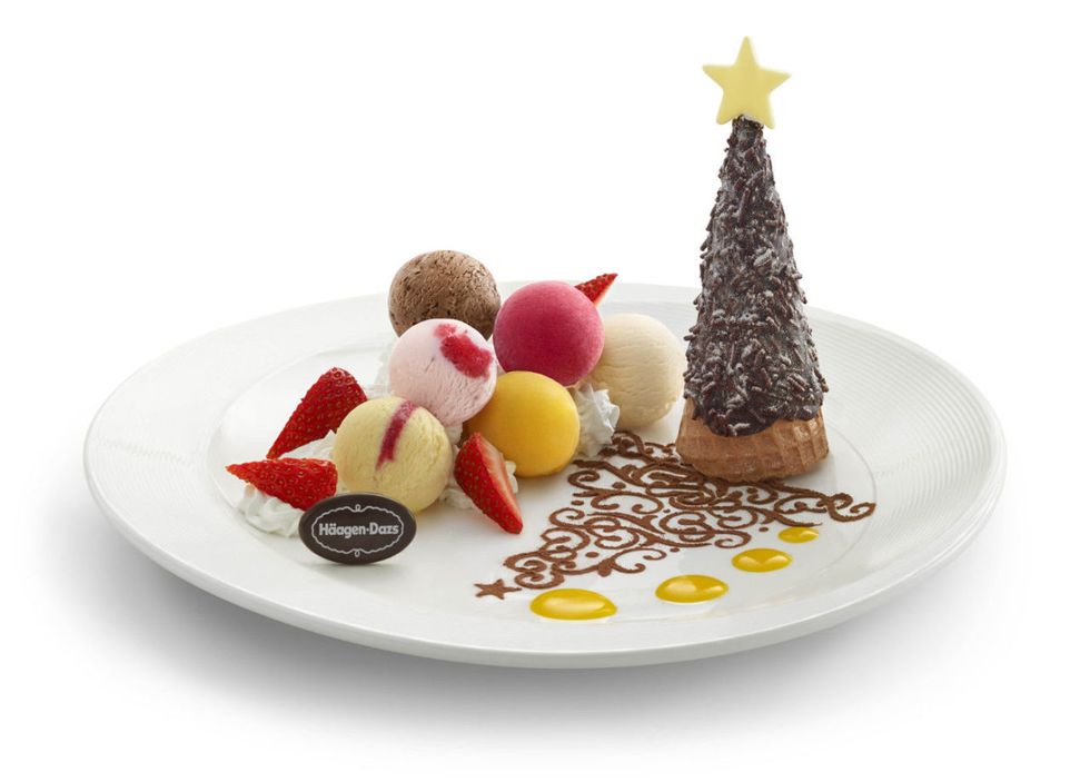 Food, Sweetness, Ingredient, Dishware, Cone, Serveware, Plate, Produce, Dessert, Christmas tree, 