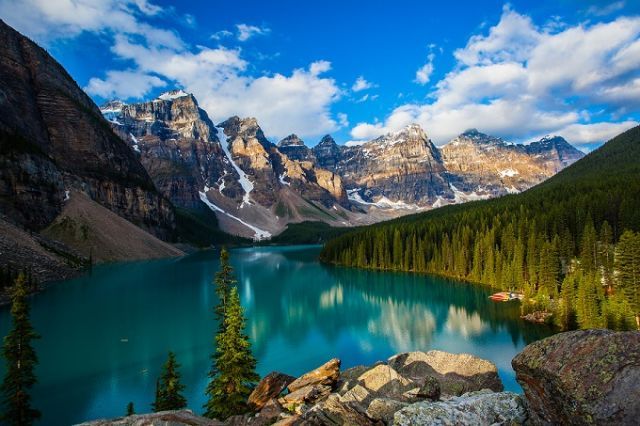 Body of water, Nature, Mountainous landforms, Natural landscape, Natural environment, Mountain range, Cloud, Water resources, Water, Highland, 