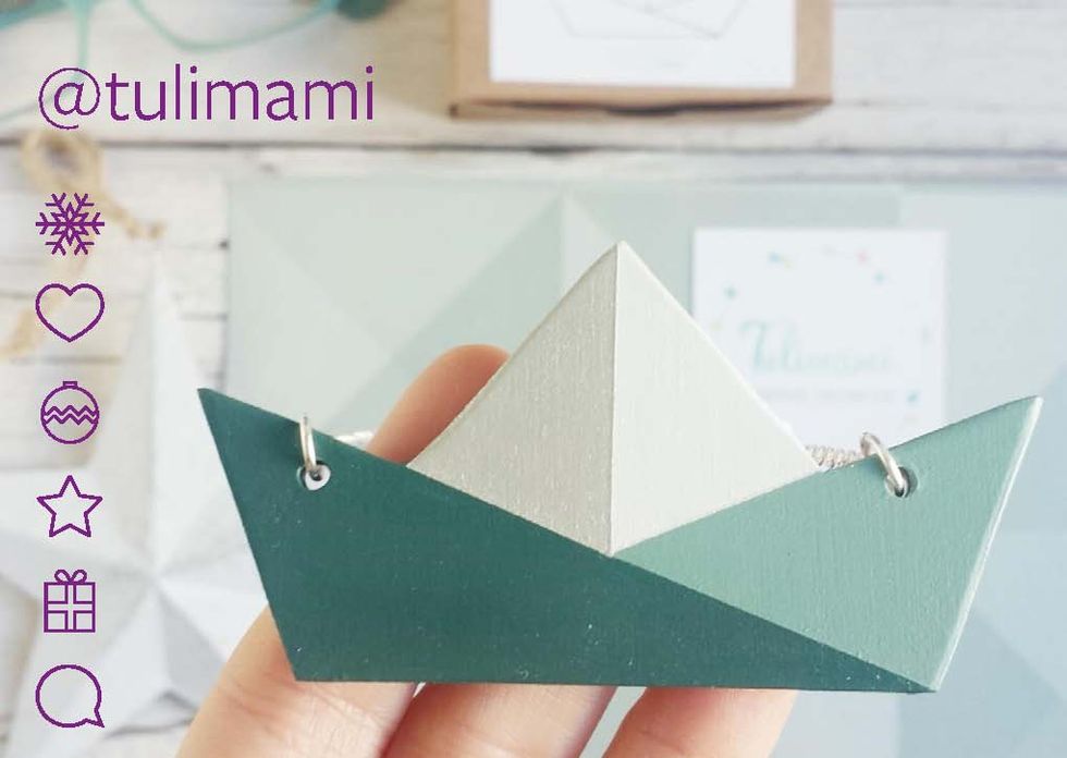 Paper product, Origami, Lavender, Purple, Origami paper, Magenta, Paper, Violet, Picture frame, Art paper, 