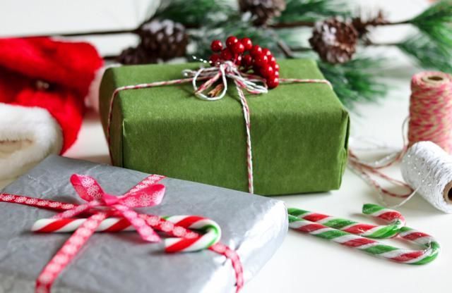 composizioni natalizie e addobbi per i regali di natale