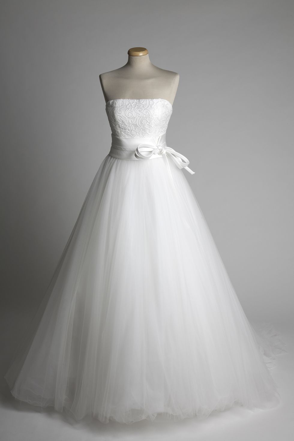 Clothing, Dress, Shoulder, Textile, Photograph, White, Bridal clothing, Formal wear, One-piece garment, Wedding dress, 