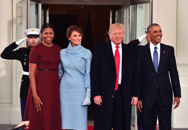 Melania Trump con Michelle Obama, Doland Trump e Barak Obama