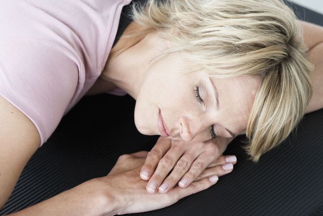 Yoga, le posizioni per addormentarsi
