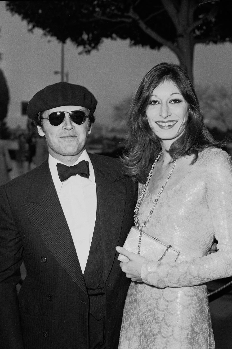 American actors Jack Nicholson and Anjelica Huston attend the Academy Awards ceremonies together, Los Angeles, California, March 29, 1976. (Photo by Fotos International/Getty Images)