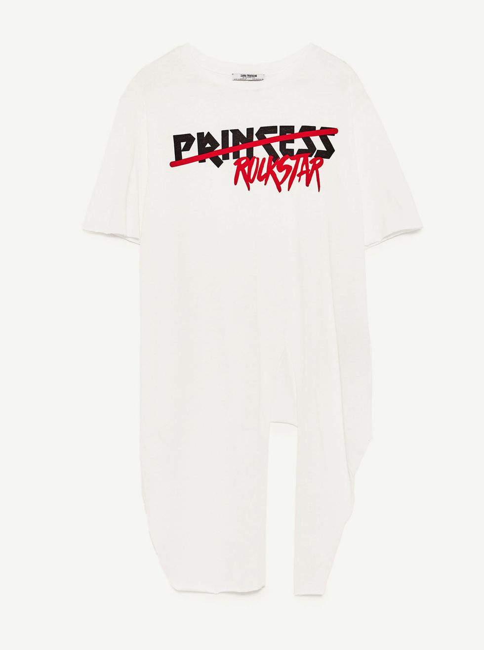 <p>Non più principesse, ma rockstar: è il messaggio della maglietta di Zara.</p>