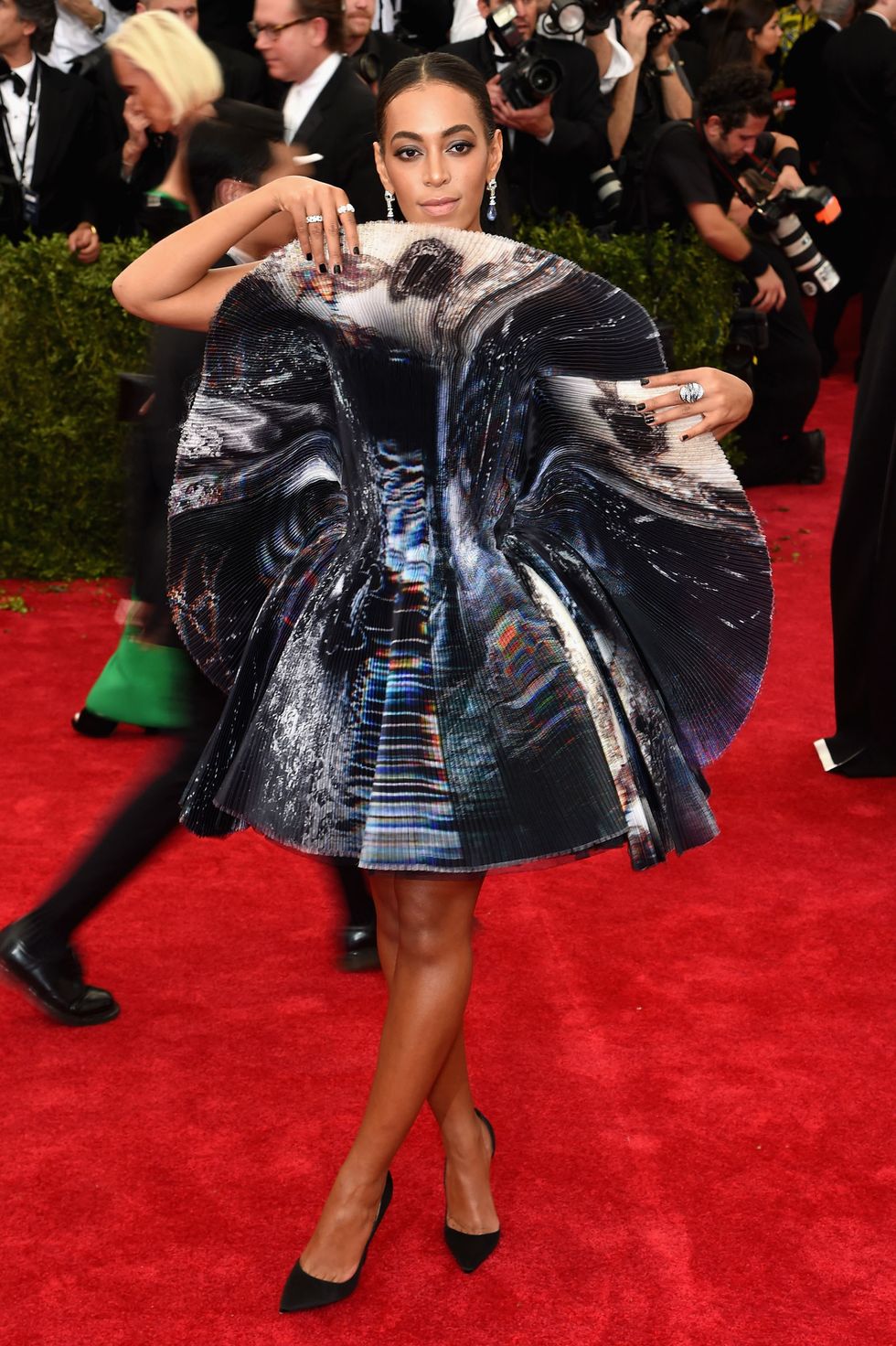 <p>2015 - L'abito di Solange è una scultura futuristica. </p>