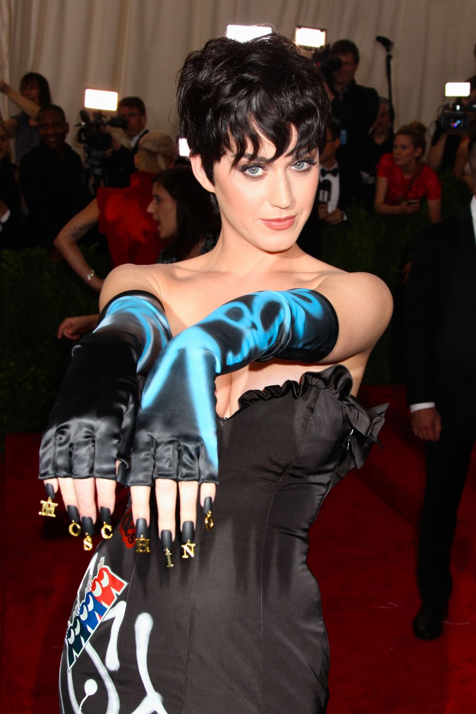 <p>2015 -&nbsp;Katy Perry va fiera della sua&nbsp;manicure. </p>