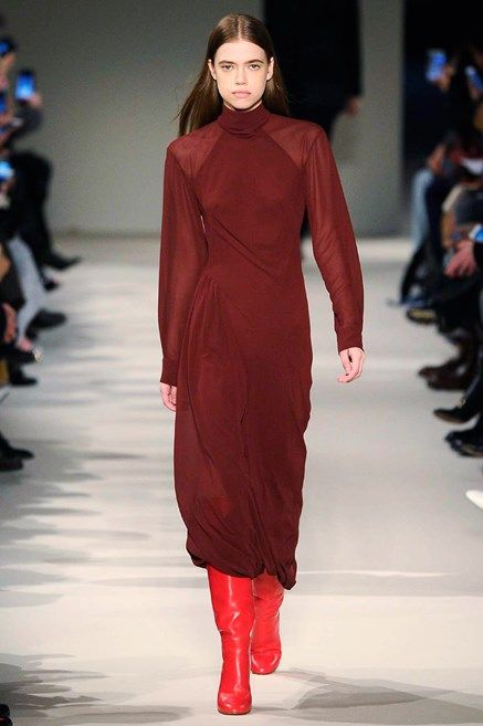 Fashion show, Sleeve, Shoulder, Red, Joint, Outerwear, Human leg, Runway, Fashion model, Style, 