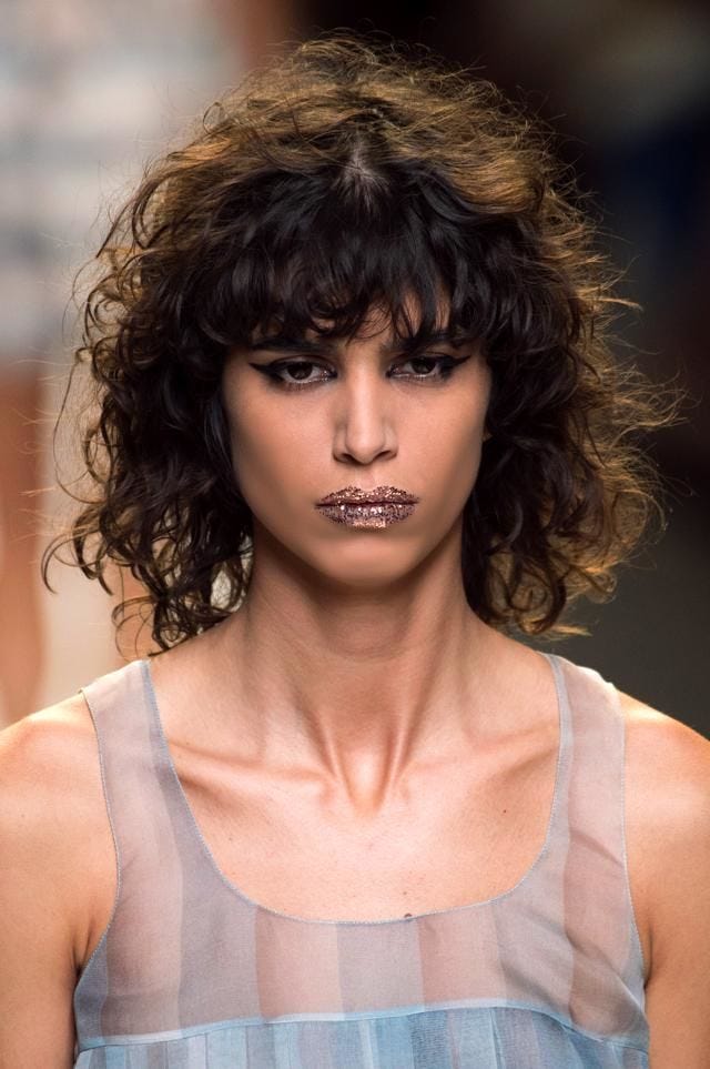 Capelli ricci corti: 10 tagli di tendenza per la primavera ... Capelli ricci corti: 10 tagli di tendenza per la primavera ...