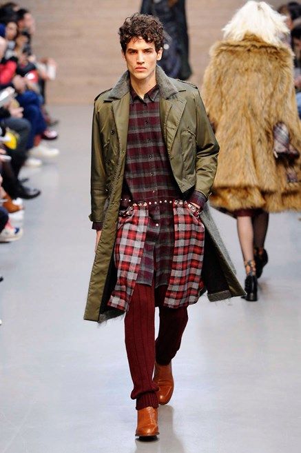 Clothing, Winter, Brown, Plaid, Textile, Outerwear, Fashion show, Tartan, Jacket, Pattern, 