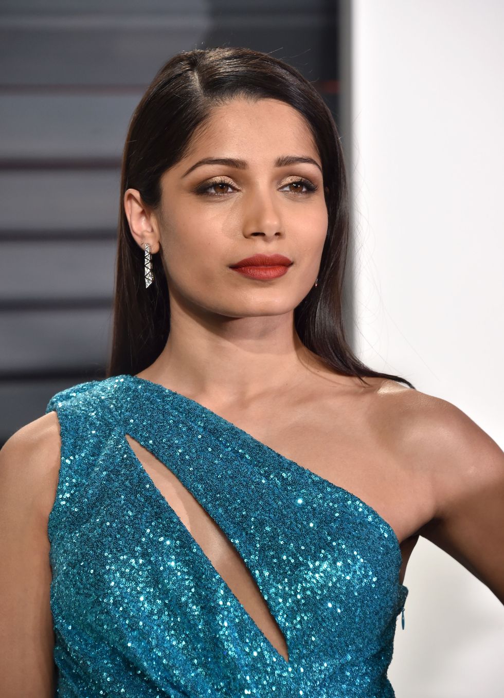 BEVERLY HILLS, CA - FEBRUARY 26:  Actress Freida Pinto attends the 2017 Vanity Fair Oscar Party hosted by Graydon Carter at Wallis Annenberg Center for the Performing Arts on February 26, 2017 in Beverly Hills, California.  (Photo by Alberto E. Rodriguez/WireImage)