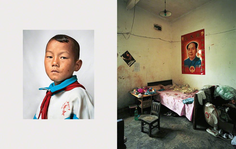 <p>«Vive nella provincia di Yunnan, nella Cina sudoccidentale. Divide la stanza con i genitori e la sorella. Nell'altra camera c'è il nonno: una famiglia povera che possiede solo il terreno per coltivare un po' di riso e di canna da zucchero. A Dong piace scrivere e cantare, ma da grande vorrebbe diventare un poliziotto per catturare ladri e andare in giro».<br></p>
