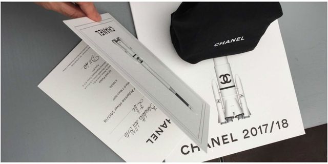Invito della sfilata col missile di Chanel
