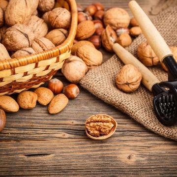 Mixed nuts, Nut, Walnut, Food, Dried fruit, Nuts & seeds, Hazelnut, Ingredient, Superfood, Produce, 