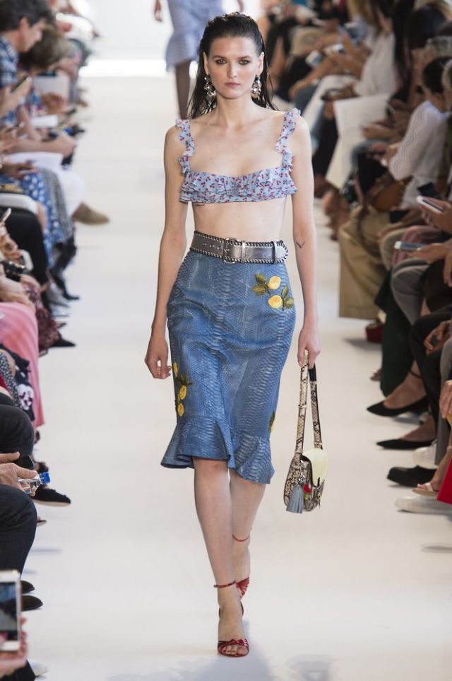 tendenza reggiseno a vista, primavera estate 2017