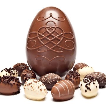 Food, Chocolate, Chocolate truffle, Rum ball, Easter egg, Bourbon ball, Egg, Praline, Chocolate-coated peanut, Egg, 