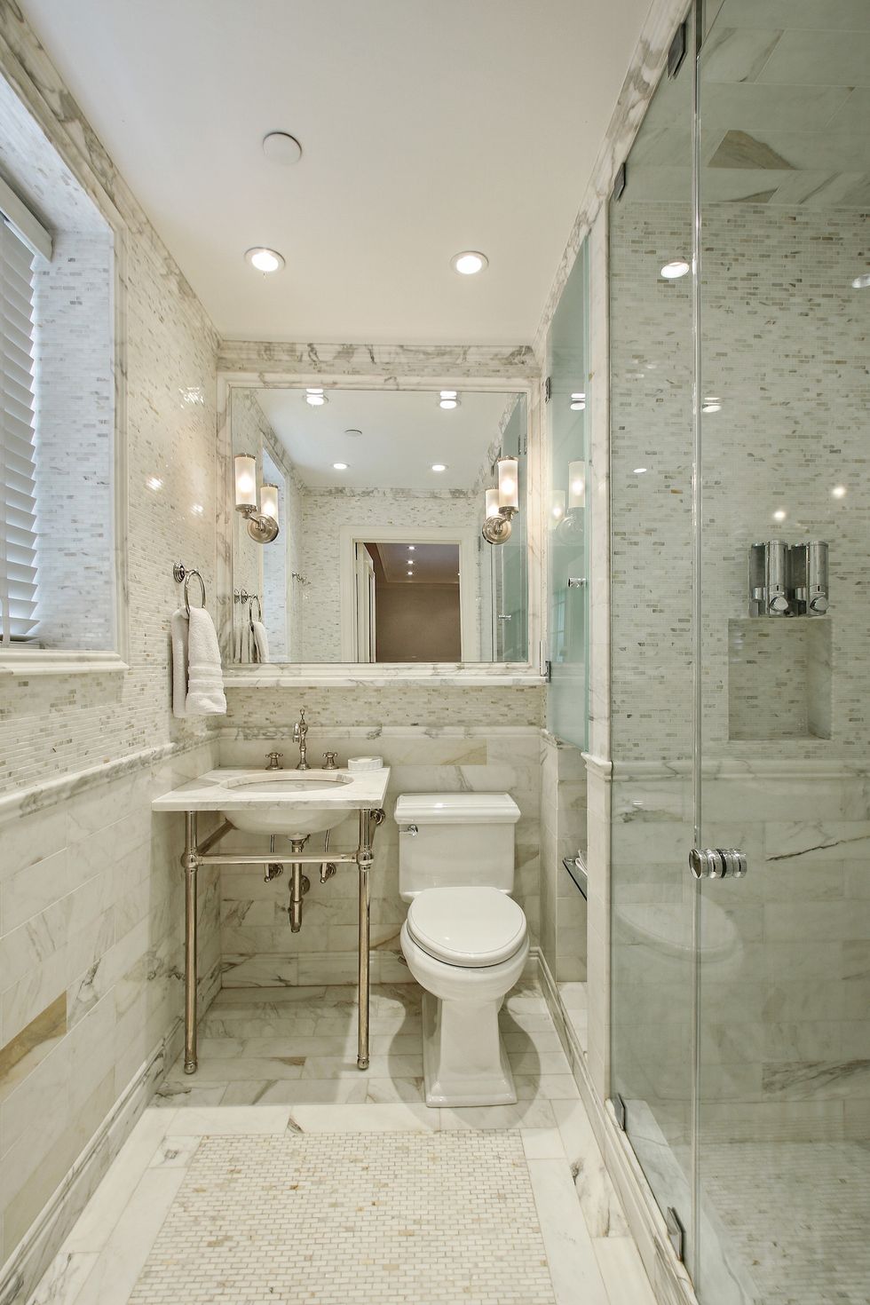 Bathroom, Property, Room, Interior design, Architecture, Ceiling, Plumbing fixture, Building, Tile, Floor, 