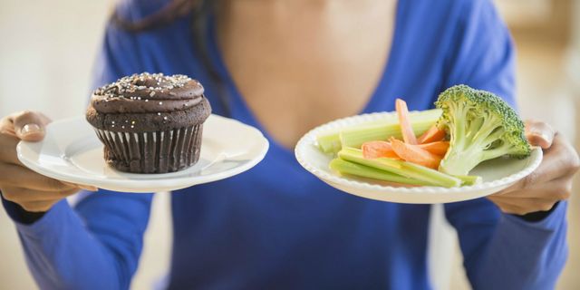 Dieta, quanto sale, carboidrati e grassi possiamo mangiare al giorno?