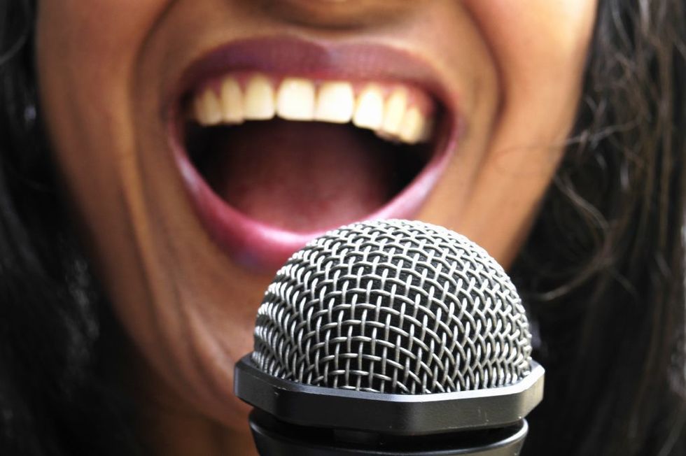 Microphone, Facial expression, Audio equipment, Mouth, Lip, Tongue, Tooth, Technology, Close-up, Singing, 